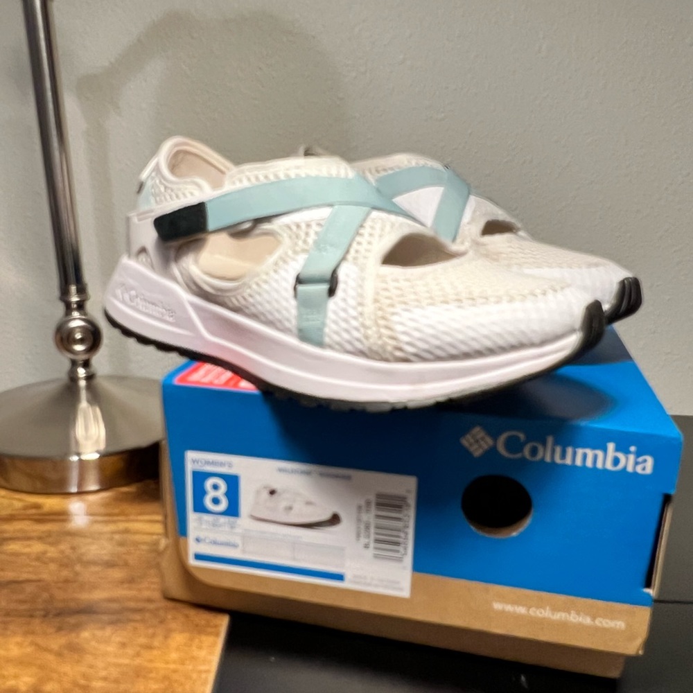 Columbia size 8 breathable sneakers